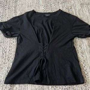 Laundry shirt with tie in front